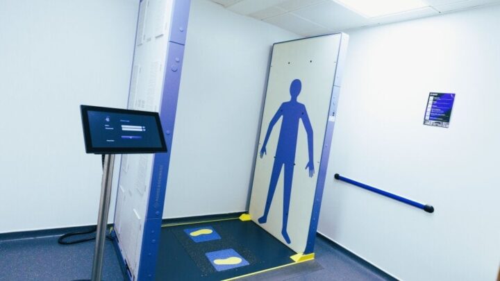 ミリ波技術による非接触セキュリティスキャナー、英警察の留置施設に導入