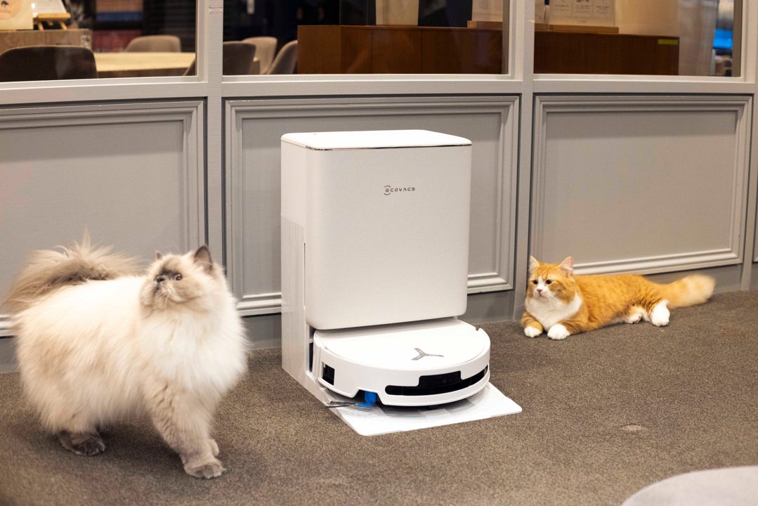 エコバックス、ペット施設にロボット掃除機を導入。毛絡み抑制や静音性で清掃業務を効率化