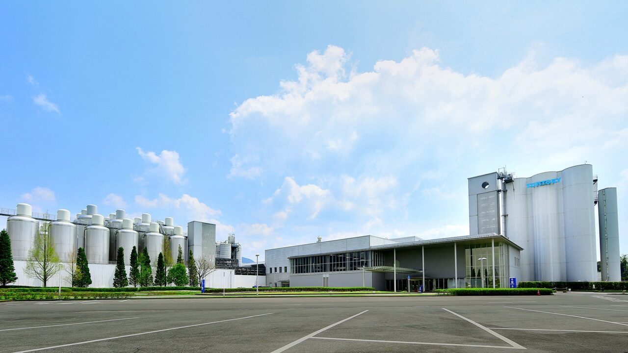 サントリー九州熊本工場が環境大賞を同時受賞。水資源と資源循環の取り組みが評価