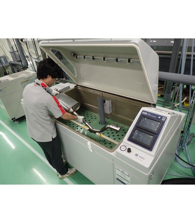 OKI、自動車部品向け塩水腐食試験を開始。新規格に対応