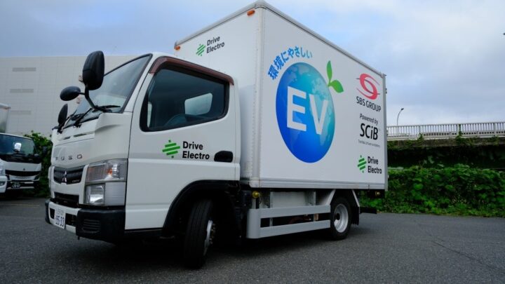 既存トラックのEV化と超急速充電の実証開始。DET、SBS、東芝が連携