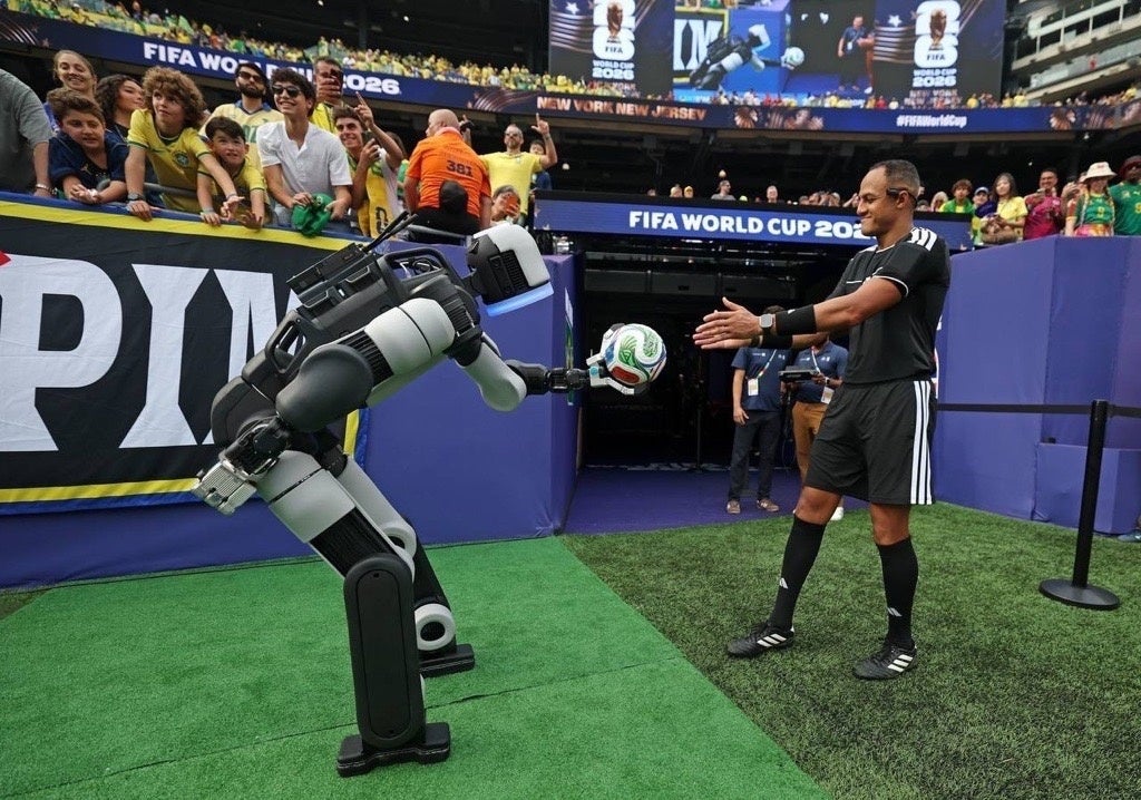 人型ロボット「Atlas」がW杯で実運用、産業応用を見据えた動作学習技術を実証