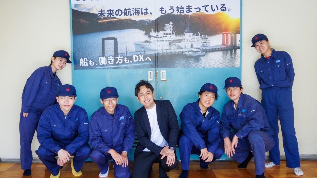 鳥羽商船高専、体育館の命名権事業で撮影会。海運DX企業との産学連携を推進