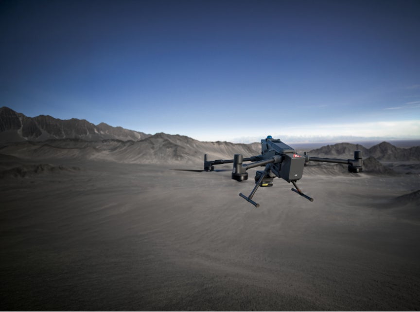 DJIが産業用ドローン向けパラシュート「AP100」発表。安全性向上で現場のDXを支援