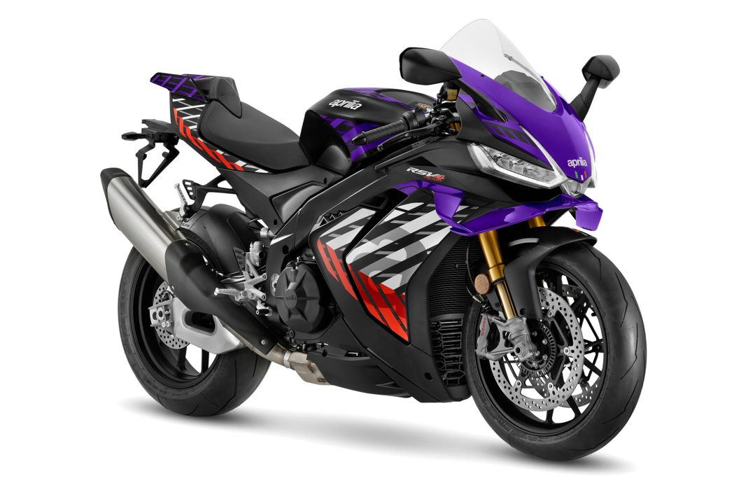 伊アプリリア、新型「RSV4 Factory」発売 予測型電子制御を搭載