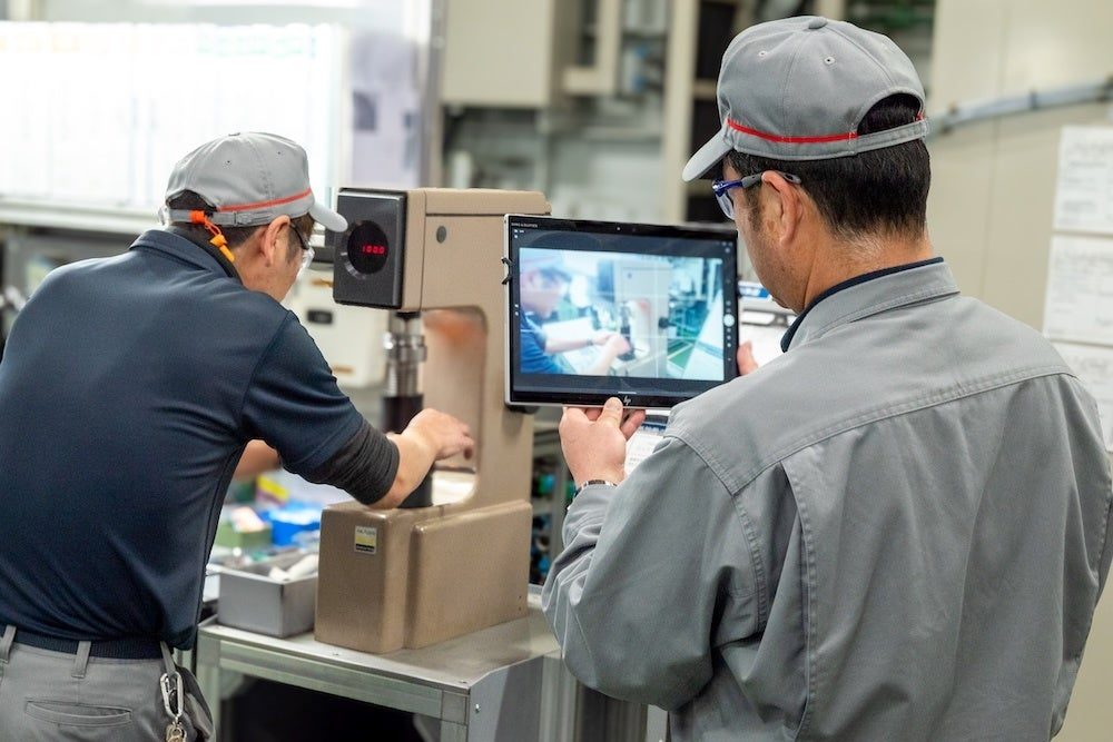 ボッシュ寄居工場が「カミナシ 教育」導入、1000点超の紙手順書を動画化
