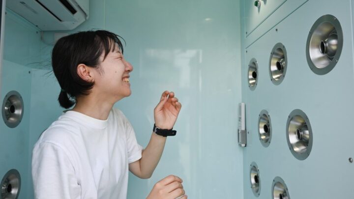 工場や建設現場の熱中症対策エアーシャワー「取るねつ」がテーマパークに初導入
