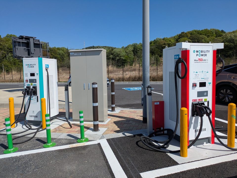 ABB、EV急速充電器に従量課金用メーターを実装。e-Mobility Powerのネットワークで開始