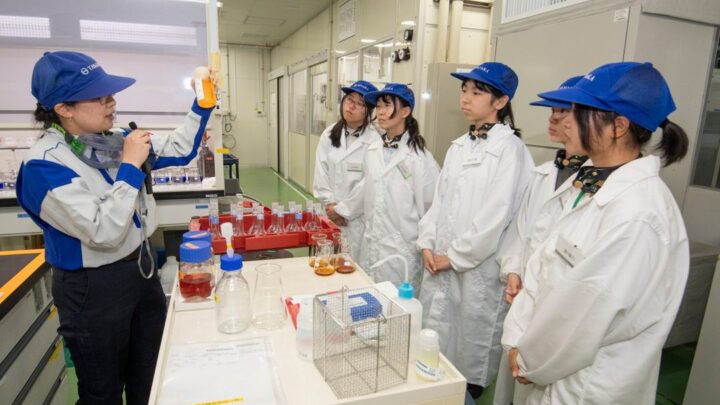 田中貴金属、湘南工場で中高生女子向け見学ツアーを開催。リサイクル現場を公開