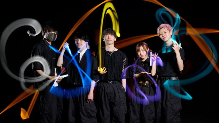 NGKの薄型半固体電池「エナセラ」搭載バングル、eスポーツ大会の演出に採用
