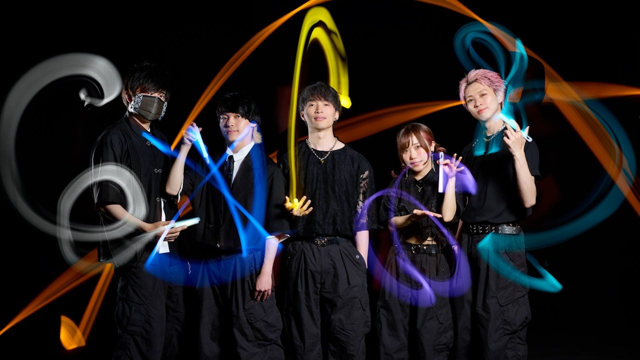 NGKの薄型半固体電池「エナセラ」搭載バングル、eスポーツ大会の演出に採用
