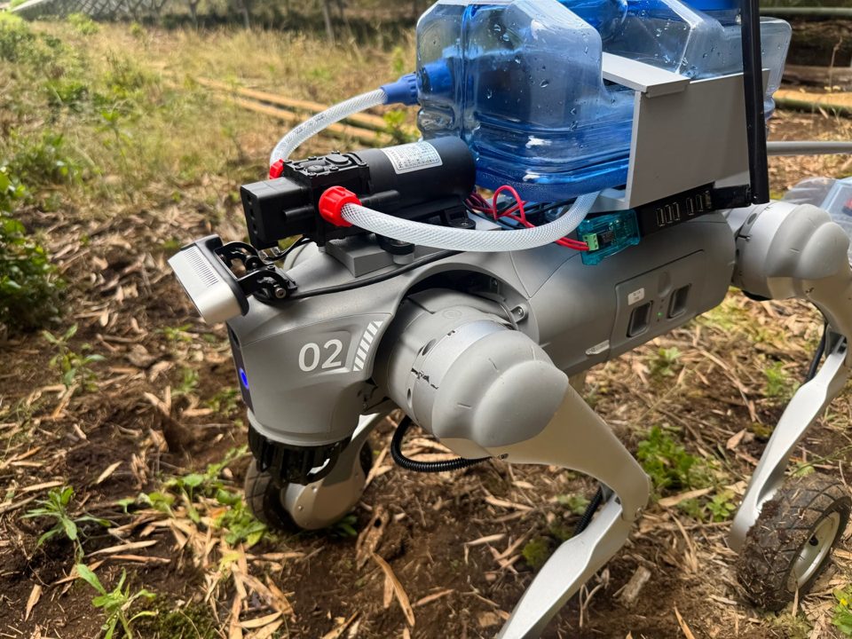 四足歩行ロボットを活用した自律除草剤散布システムを共同開発