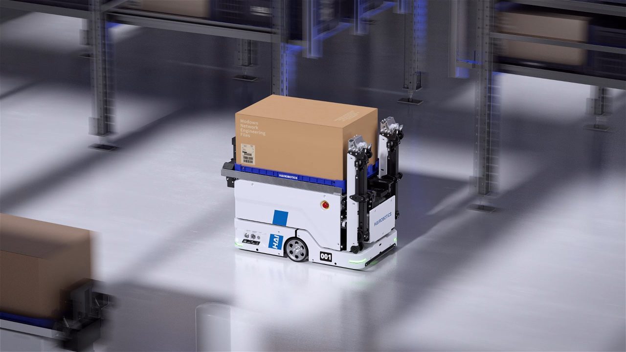 ハイロボティクスのケース搬送ロボットが世界累計1万台突破、段ボール対応も実現