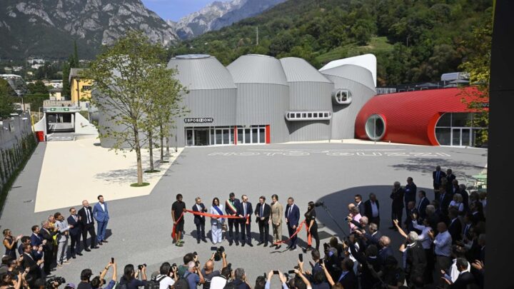 モト・グッツィが新工場を竣工、自動化ラインと地上ドローンで生産能力3万台へ