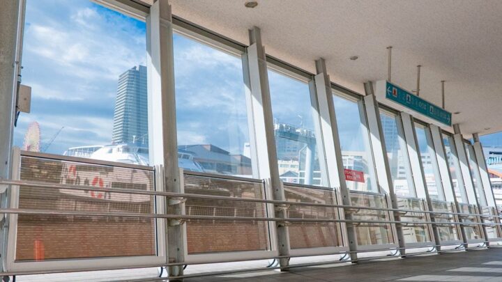 パナソニックが神戸でガラス型ペロブスカイト太陽電池の実証運用を開始