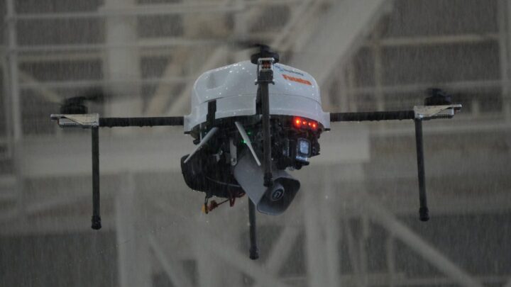 双葉電子、暴風雨環境下で産業用ドローンの飛行検証を実施